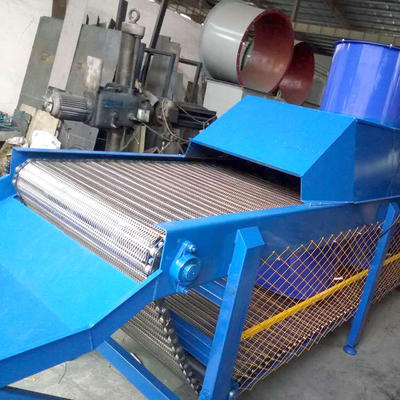 Air-cooled cooling conveyor For single-row conveying of beverage labeling